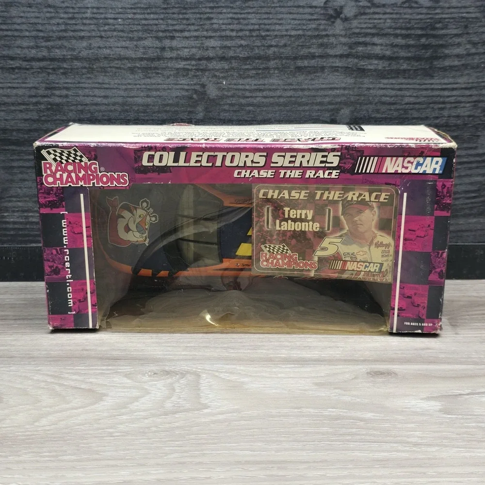 2001 Terry Labonte Chase the Race Racing Champions Diecast Car 1:24 Scale IOB